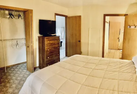 Lake Superior View ~ Convenient ~ In town