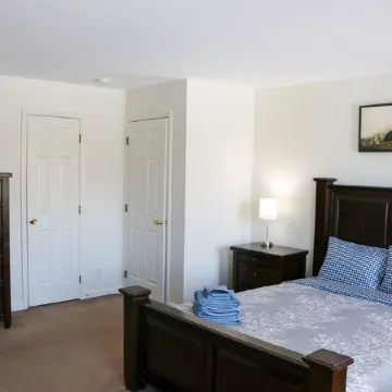 Mountain retreat/Hot Tub/Ski/Hike/Water Park/WIFI/Fire Pit
