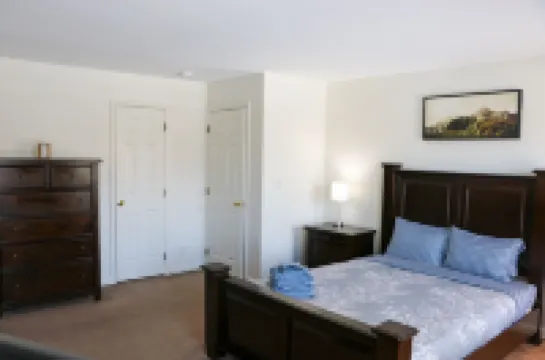 Mountain retreat/Hot Tub/Ski/Hike/Water Park/WIFI/Fire Pit