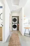 Private Guest House with Full Kitchen, 30 minutes to L.A Beach