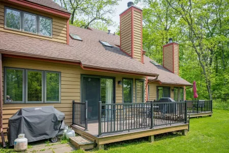 Near golf courses and amenities!