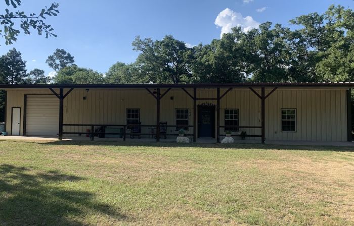 PERFECTLY CUTE COUNTRY BARDOMINIUM ON 11 ACRES