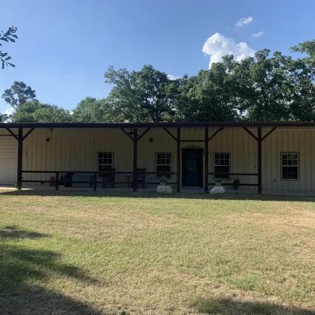 PERFECTLY CUTE COUNTRY BARDOMINIUM ON 11 ACRES