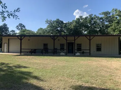 PERFECTLY CUTE COUNTRY BARDOMINIUM ON 11 ACRES