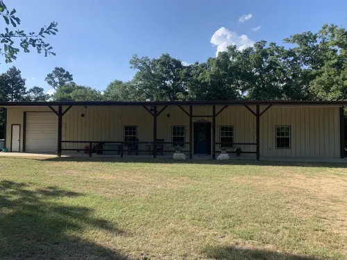 PERFECTLY CUTE COUNTRY BARDOMINIUM ON 11 ACRES