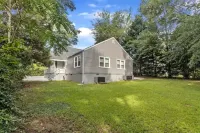 Relax near Falls Park  20 min drive Hotels in Easley