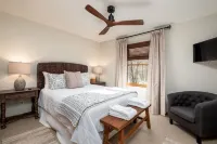 Modern Mountain Getaway in Connestee Falls now with a Tesla charger! - balcony