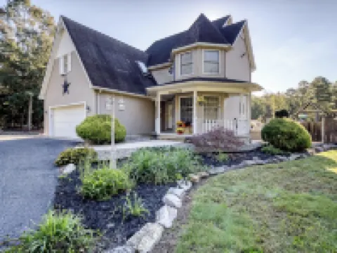 ClubDivot - A Modern Farm Style  Home with Pool and Backyard Bar Hoteles en Vineland