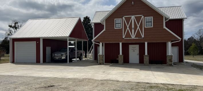 Tranquil 3-bedroom barn right next to Lake Tenkiller in Vian with WiFi, AC Hotels in Sequoyah County