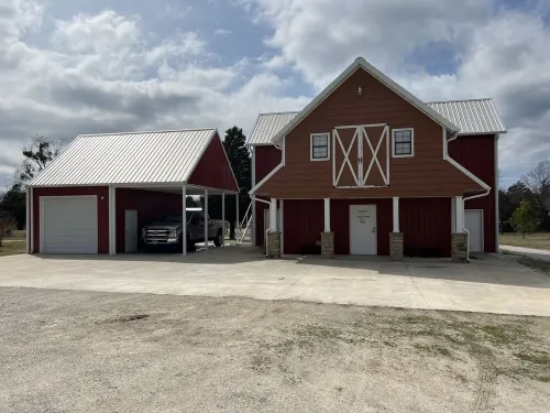 Tranquil 3-bedroom barn right next to Lake Tenkiller in Vian with WiFi, AC Hotels in Sequoyah County