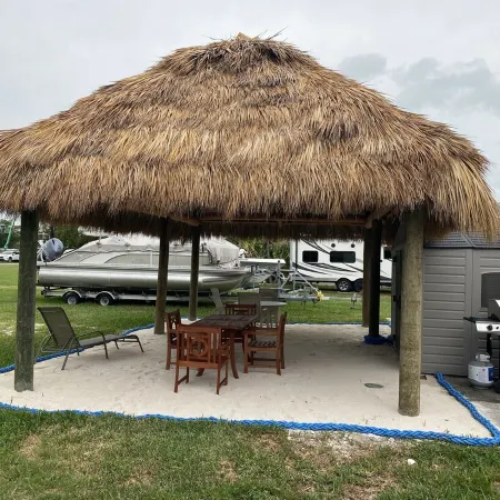 Pet Friendly Half-Duplex Cottage with kayaks and 40' Slip Option at Marina