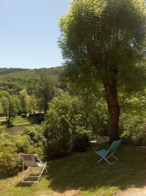 Beautiful detached Quercy house facing the beach at Saint Cirq Lapopie Moulin et Chapelle de Lugagnac 주변 호텔