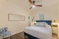 Downtown Loveland Bungalow, charming, historic 2BR recently remodeled gem. Hotels near River's Edge Natural Area