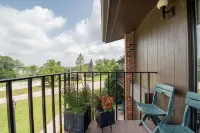 Hidden Gem with Pool View!