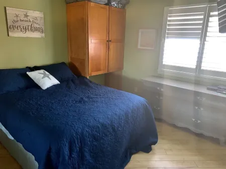 Beautiful ocean view condo on the beach w/ communal pool & hot tub