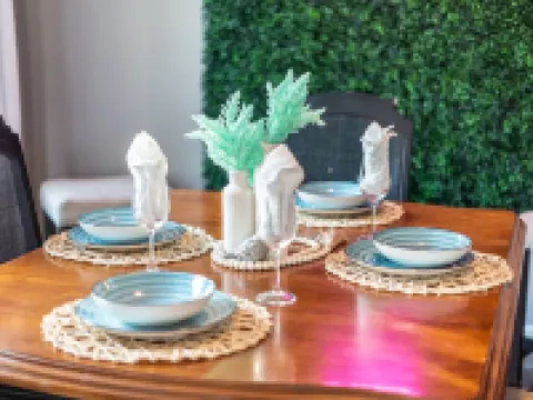 Spacious 4Br Family Haven w/ Backyard-Patio-Pets OK 埃文斯維爾酒店