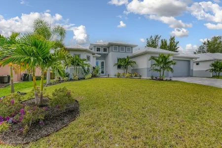PRIVATE VACATION HOME Cape Coral w/ Heated Saltwater Pool - Spa -Gas Grill