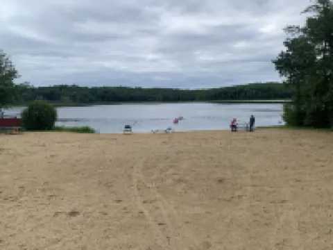 Lakefront 4 Bedroom 2 Bathroom Retreat with Beach and Dock Hotels in Gilmanton