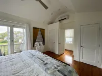 #CozyBluffs #OakBluffs #EastChop 1 BD, 1.5 bath home-Walk to Town-Ferries-Beach! - balcony