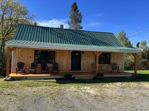 Cozy Cabin in Pittsburg NH Village - DIRECT SNOWMOBILE & ATV TRAIL ACCESS