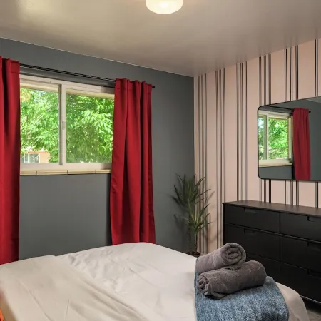 Modern, Luxury, Centrally-Located Home with Hot Tub, Sauna, Gym. Pet-Friendly.