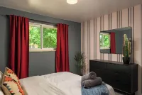 Modern, Luxury, Centrally-Located Home with Hot Tub, Sauna, Gym. Pet-Friendly. - Gym