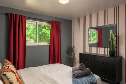 Modern, Luxury, Centrally-Located Home with Hot Tub, Sauna, Gym. Pet-Friendly. - Gym