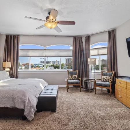Luxury waterfront townhome, 5 min to beach, pool, fully stocked, & rooftop deck!