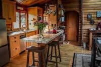 ✨Rustic Cabin in Dry Creek Valley with beautiful views // 5 miles to Plaza ✨