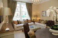 Superior ground floor pied à terre with short walk to golf courses