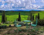 Mascagni farmhouse among the olive trees and the Tuscan hills in the Val d'Orcia Hotels in Pienza