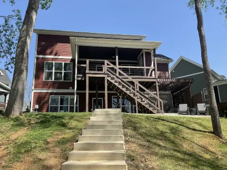 “License To Chill Lake Cottage at Tims Ford Lake  Golf cart/Fire pit/Marina