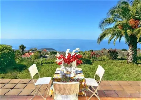 Großzüg. House with panoramic views of sea, mountains & valley + optional apartment