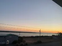 Cozy 3-bedroom house in amazing Rockaway Beach with WiFi
