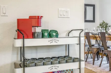 Your Home Away from Home: Pool, Games, Hot Tub, Western, BBQ, Lux Home, Family