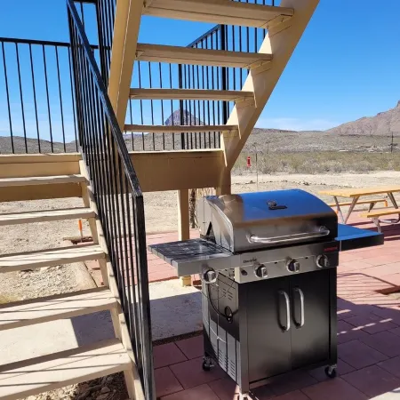 Terlingua Casita de Chiles Barndominium