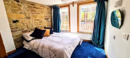 17th Century cottage in the heart of smugglers fishing village. Отели в г. Robin Hood's Bay