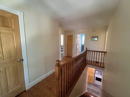 New Colonial One Mile from Camden Harbor Отели в г. Кэмден