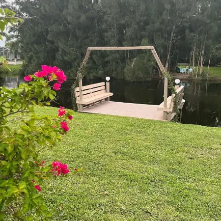 Your serene escape - Modern, cozy, and close to the beach.
