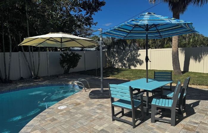 Newly renovated spacious 4BR home with pool & game room, 800m from the Beach