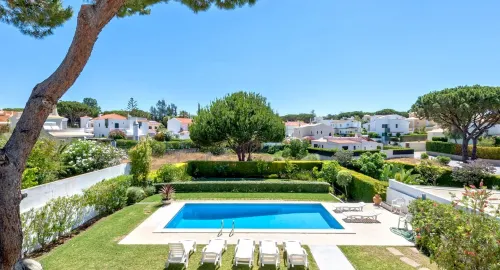 Old Village area, Your Perfect Vilamoura Getaway, Private Pool, AC & Wifi