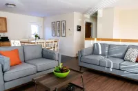 Bright & Private Home ~ Close To Downtown MQT