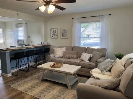 Avon Lake Updated 2 Bedroom Cottage near Lake Erie on Very Quite Wooded Street