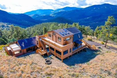 Fully Remodeled Cabin with breathtaking views Отели рядом с достопримечательностью «Слотерхаус Трейл Хед»