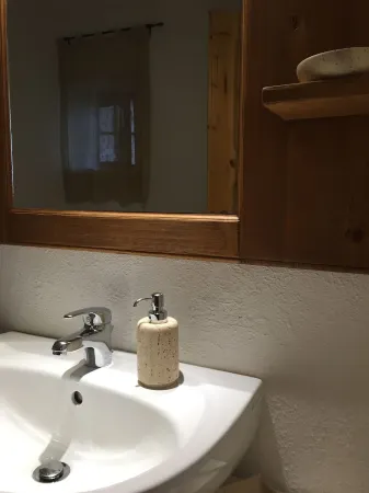 Intimacy, romantic studio apartment 2 km from Aosta Отели в г. Chef-Lieu