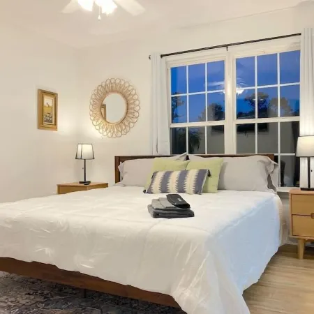 Cozy townhome with TWO KING and ONE QUEEN Beds