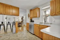 Boho - Retro Style in Lansing - 10 minutes to MSU's Campus