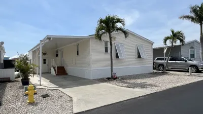 Quiet, clean & comfy 2 bed-2bath with 8000lb boat lift and large screened lanai Hotels near Fort Myers / Pine Island KOA Holiday