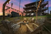 Dollywood Luxury Smoky Mtn Pool Cabin, Amazing view, Hot tub,Arcade, Pets ok