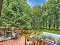 Charming Colville Cottage with King Bed/Deck/Pet Friendly! Hotels in Penn Forest Township